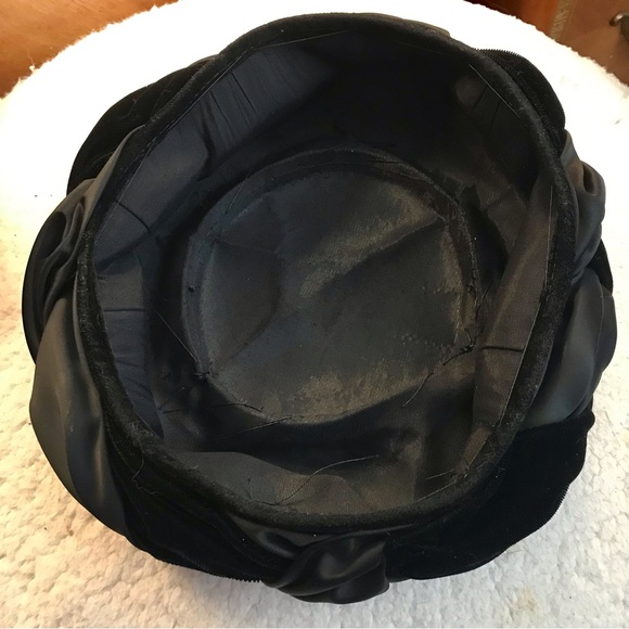 Vintage 1950s Black Velvet & Satin Braided Pillbox Hat One Size - Picture 5 of 5